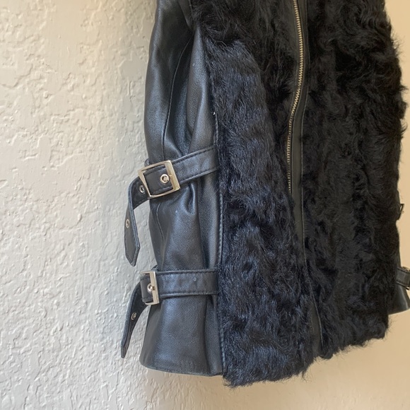 Vest - Picture 3 of 8